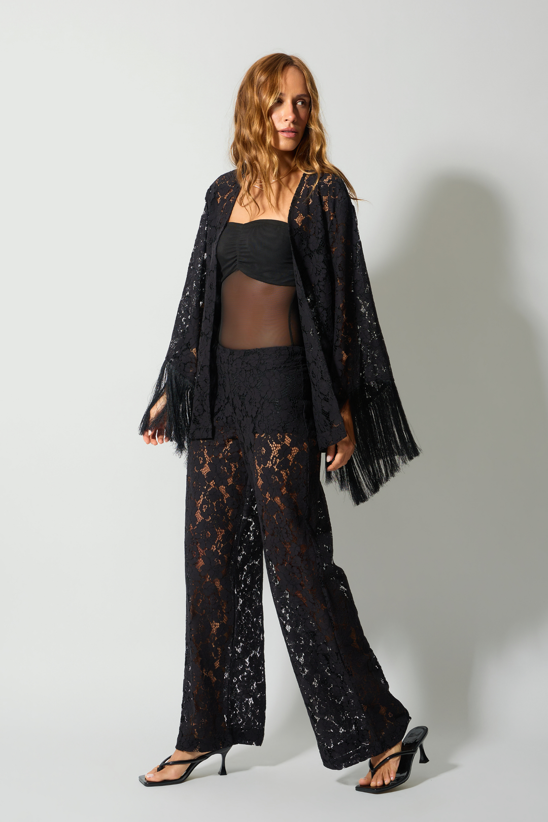 Conjunto Blusa Kimono Renda Guipure Franja com Calça Longa Renda Guipure Franja Preto