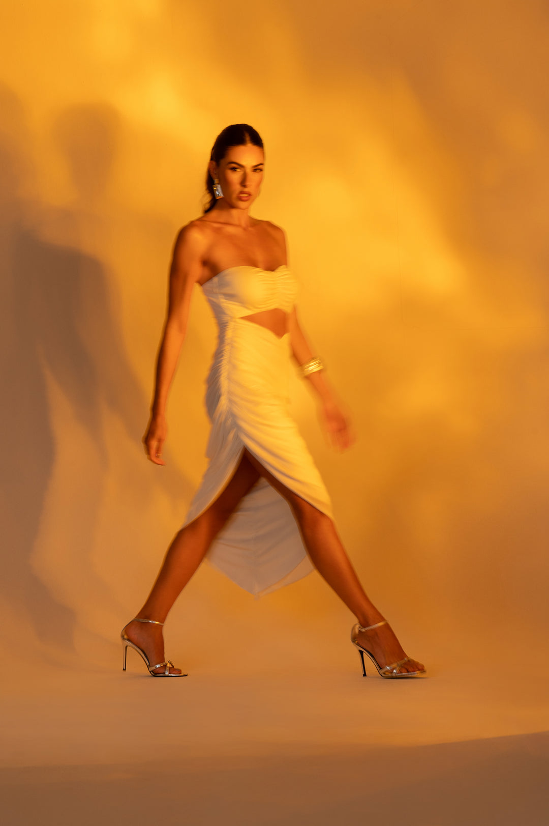 Vestido Assimétrico Drapeado Com Capa Removível Off