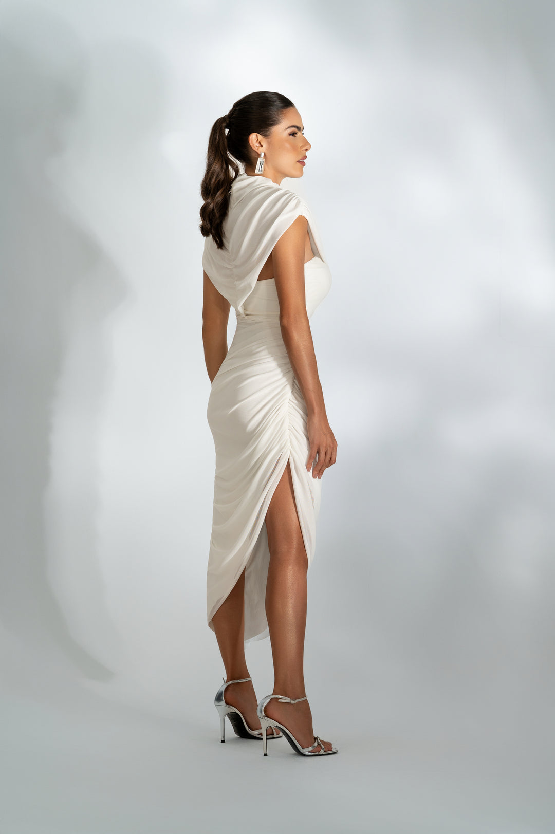 Vestido Assimétrico Drapeado Com Capa Removível Off